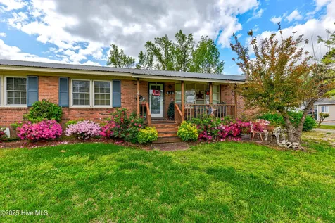 307 W Westbrook Street Wallace NC 28466
