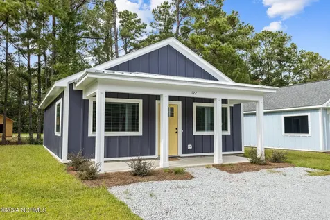 151 Long Pond Loop Swansboro NC 28584