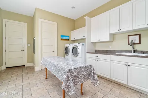 6054 Dolphin Road Oriental NC 28571