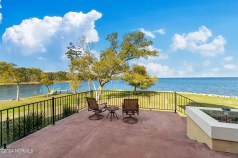6054 Dolphin Road Oriental NC 28571