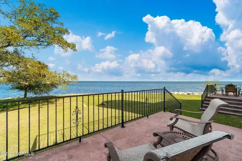 6054 Dolphin Road Oriental NC 28571