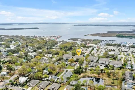 608 W Brown Street Southport NC 28461