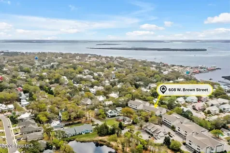 608 W Brown Street Southport NC 28461
