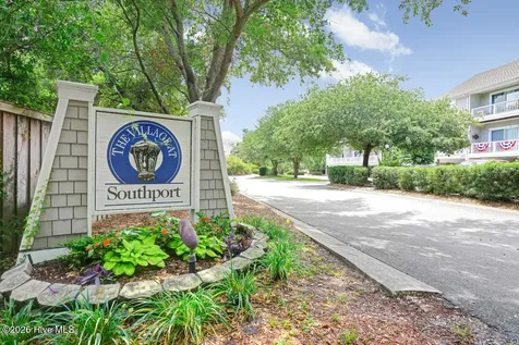 608 W Brown Street Southport NC 28461
