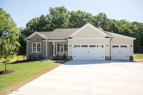 104 Lucky Lane Pikeville NC 27863
