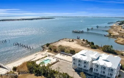 704 E Moore Street Southport NC 28461