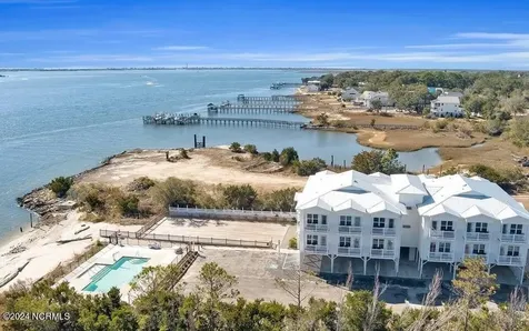 704 E Moore Street Southport NC 28461