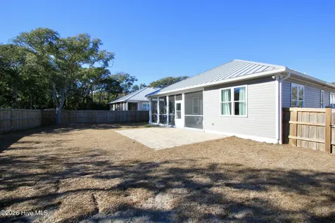 102 Evergreen Lane Pine Knoll Shores NC 28512