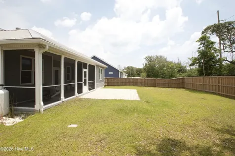 102 Evergreen Lane Pine Knoll Shores NC 28512