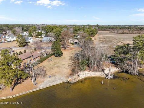 206 Austin Point Drive Washington NC 27889