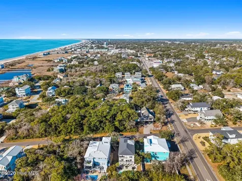 14 SE 68th Street Oak Island NC 28465