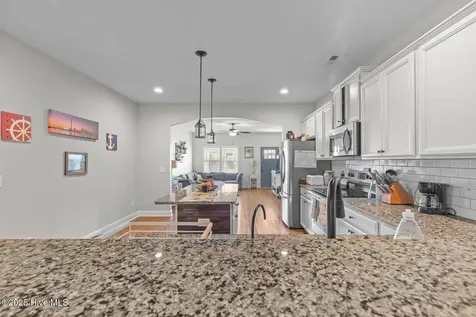 46 E Cloverfield Lane Hampstead NC 28443