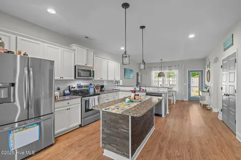 46 E Cloverfield Lane Hampstead NC 28443