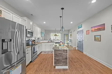 46 E Cloverfield Lane Hampstead NC 28443