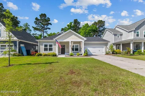 46 E Cloverfield Lane Hampstead NC 28443