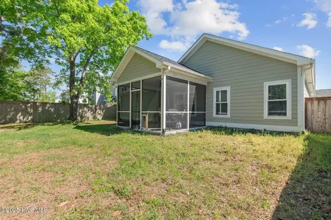 46 E Cloverfield Lane Hampstead NC 28443