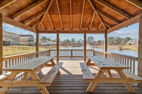 46 E Cloverfield Lane Hampstead NC 28443