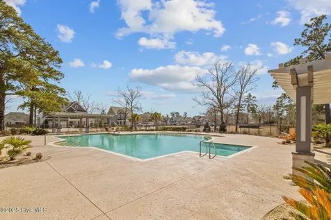 46 E Cloverfield Lane Hampstead NC 28443