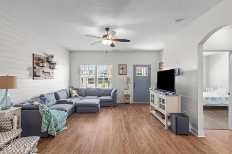 46 E Cloverfield Lane Hampstead NC 28443