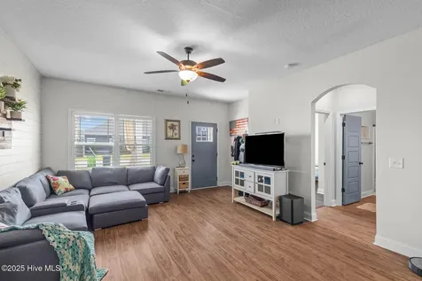 46 E Cloverfield Lane Hampstead NC 28443