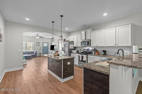 46 E Cloverfield Lane Hampstead NC 28443