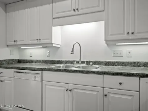 200 Lighthouse Lane Cedar Point NC 28584