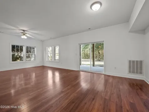 200 Lighthouse Lane Cedar Point NC 28584