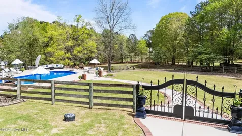 414 Mclendon Hills Drive West End NC 27376