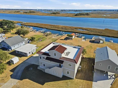 1044 Mallard Bay Road Hampstead NC 28443