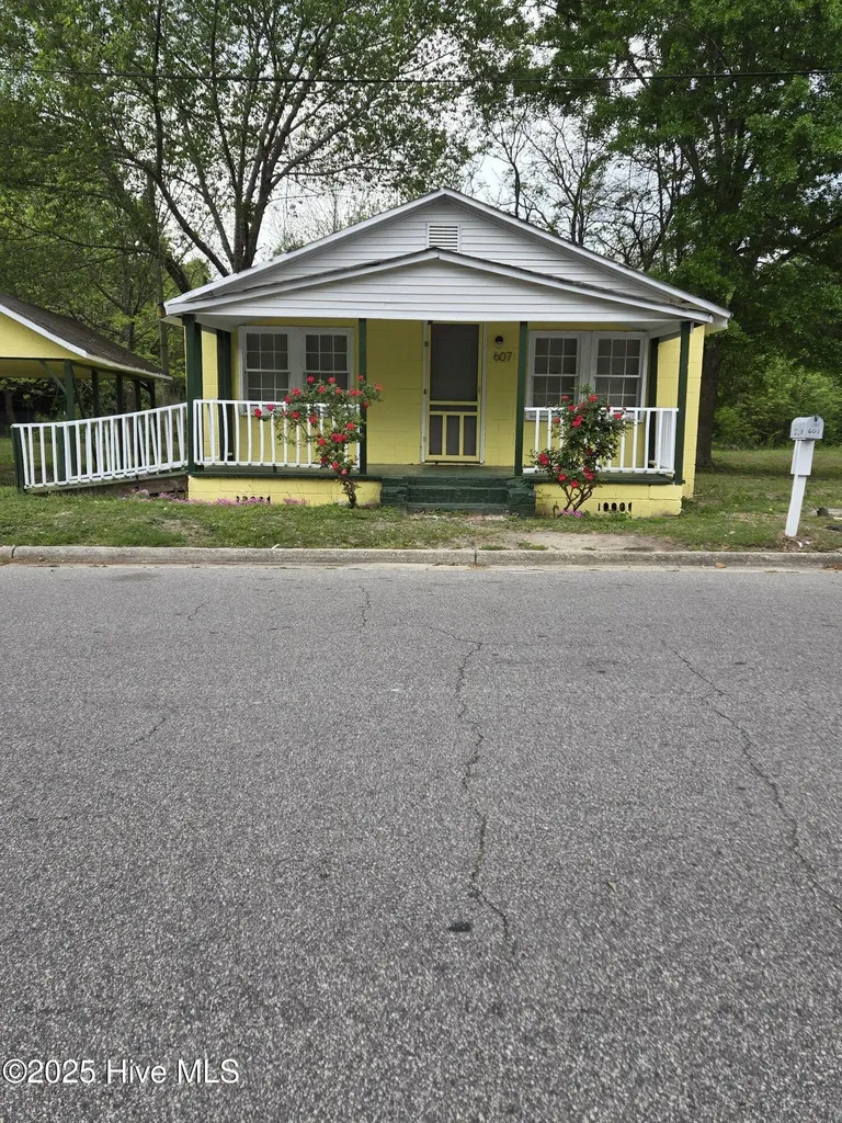607 Washington Street Laurinburg NC 28352
