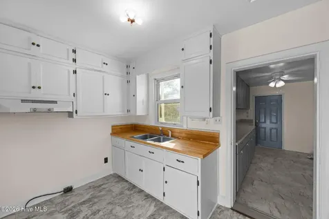 1603 Oakwood Avenue New Bern NC 28560