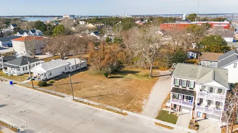 311 Pollock Street Beaufort NC 28516
