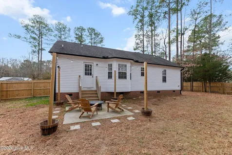 913 E Sanders Street Four Oaks NC 27524