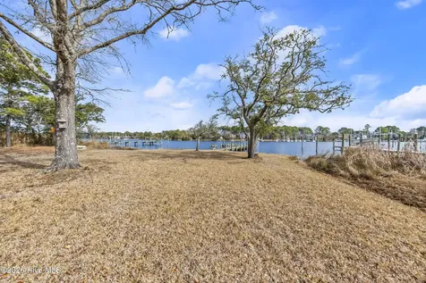 9209 Hornigold Avenue Oriental NC 28571
