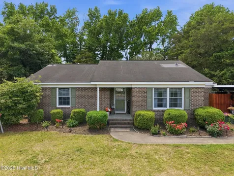 103 King Arthur Road Greenville NC 27858