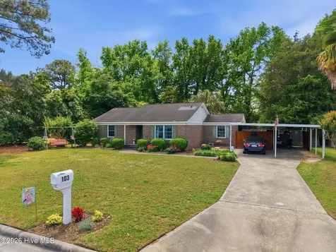 103 King Arthur Road Greenville NC 27858