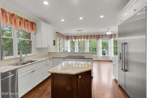 611 Creekwood Drive Trent Woods NC 28562