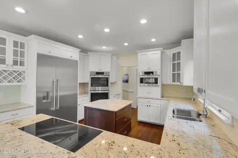 611 Creekwood Drive Trent Woods NC 28562