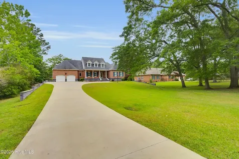 611 Creekwood Drive Trent Woods NC 28562