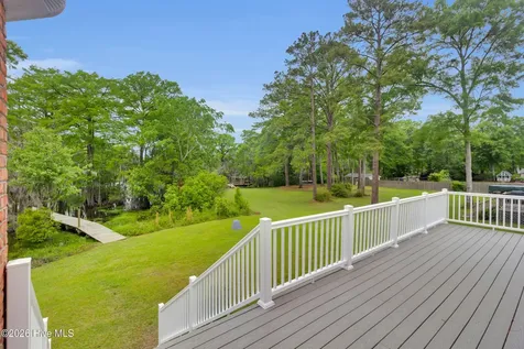 611 Creekwood Drive Trent Woods NC 28562