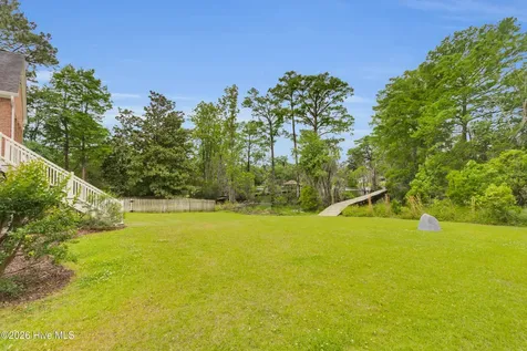 611 Creekwood Drive Trent Woods NC 28562