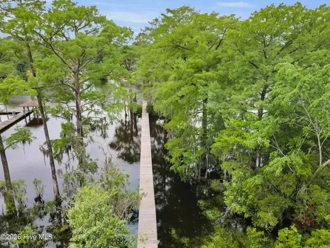 611 Creekwood Drive Trent Woods NC 28562