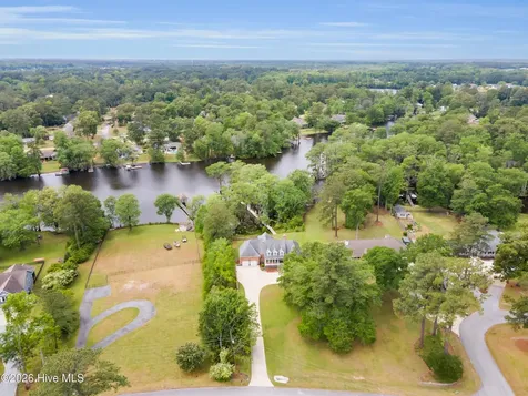 611 Creekwood Drive Trent Woods NC 28562