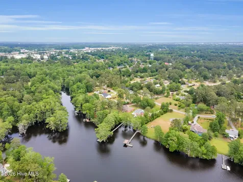 611 Creekwood Drive Trent Woods NC 28562