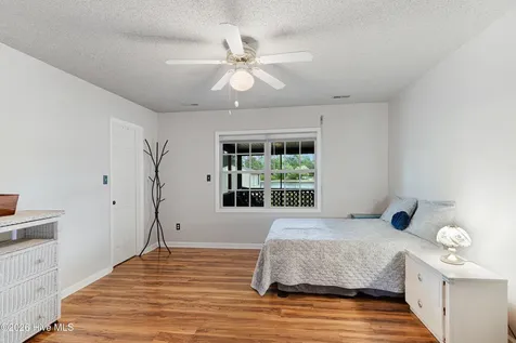 2328 N Lakeview Drive Newport NC 28570