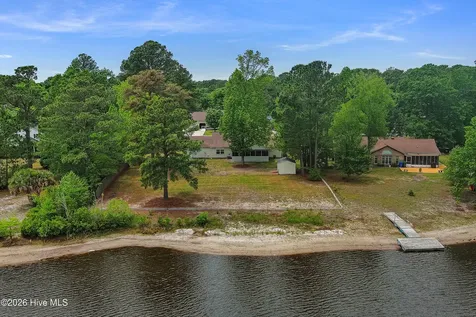 2328 N Lakeview Drive Newport NC 28570