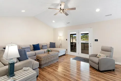 2328 N Lakeview Drive Newport NC 28570