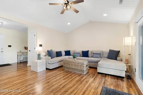 2328 N Lakeview Drive Newport NC 28570