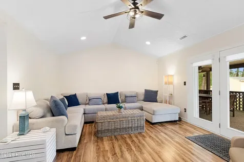 2328 N Lakeview Drive Newport NC 28570