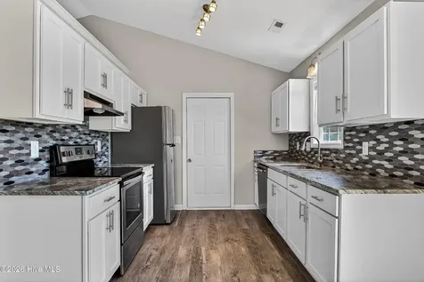 407 Alec Court Hubert NC 28539